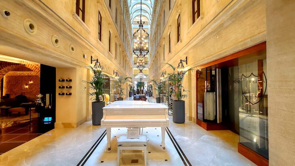 Atrium-JW-Marriott-Istanbul-Bosphorus-2-1024x576